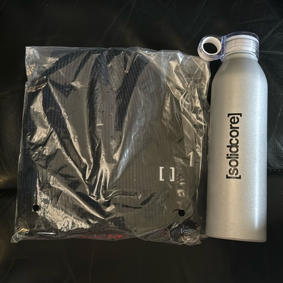 solidcore Accessories - Solidcore bundle - beanie & water bottle